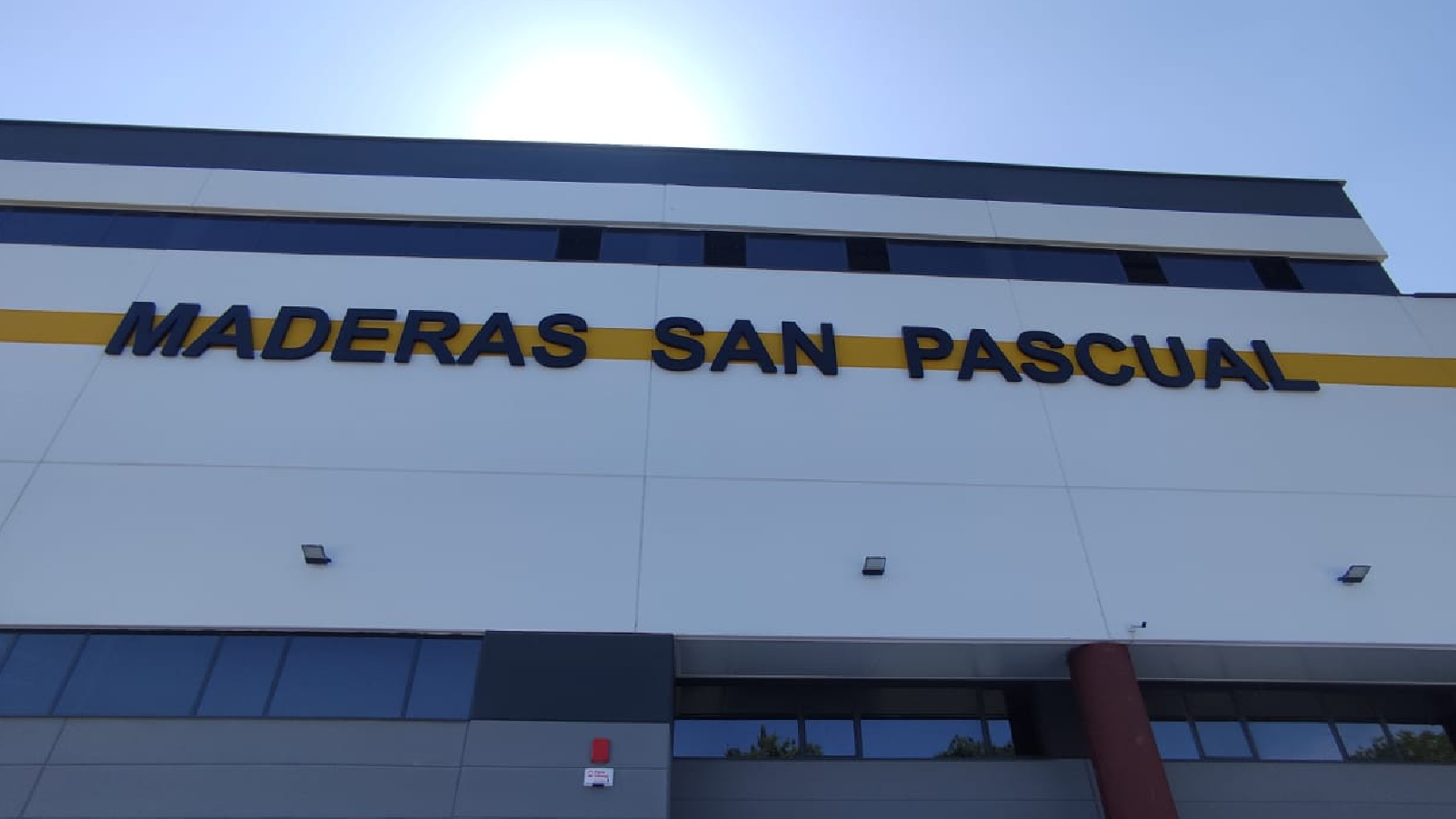 Rótulo con volumen en Maderas San Pascual — Rótulos Avanti